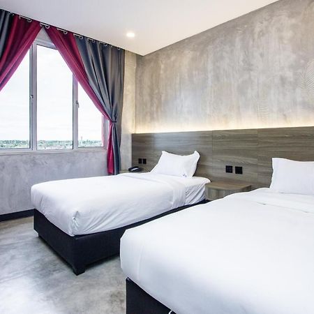 Sri Indar Hotel&Suites Parit Buntar Bagian luar foto