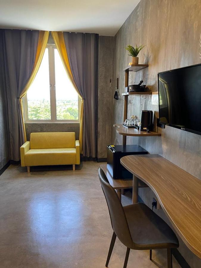 Sri Indar Hotel&Suites Parit Buntar Bagian luar foto